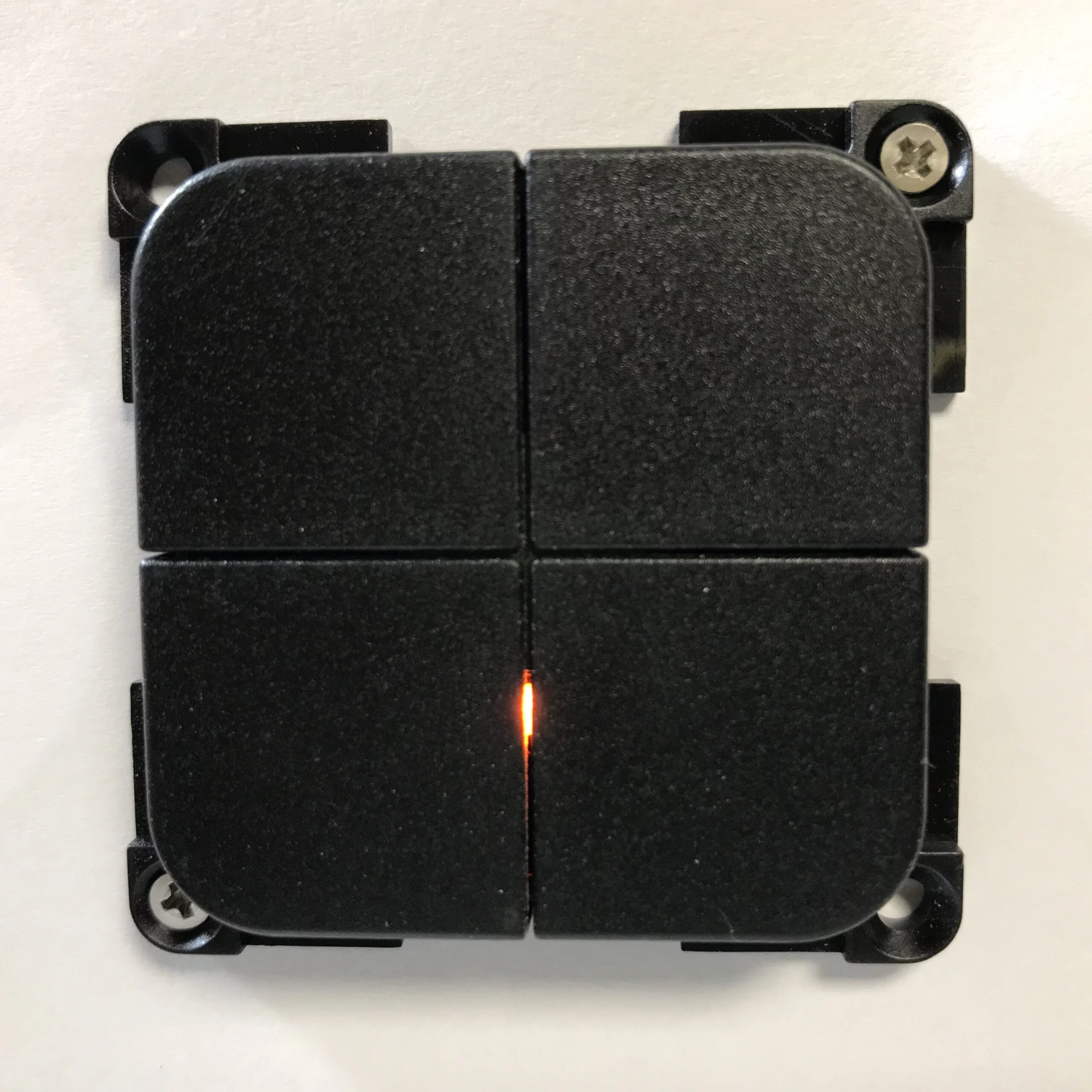 Inprojal 4-Fach Tasterelement, 4 Schliesser, SMD Kurzhubtaster mit Kontrolleuchten, schwarz satiniert